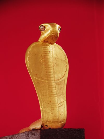 شكل الكوبرا Netjer-Ankh ، من مقبرة توت عنخ آمون (1370-1352 قبل الميلاد) المملكة الحديثة (خشب مذهب) بواسطة الأسرة الثامنة عشر المصرية