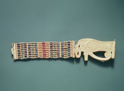 سوار من الخرز المرن ، من مقبرة توت عنخ آمون ، المملكة الحديثة (الذهب والعقيق مع الذهب والخرز والخرز الزجاجي) (انظر أيضًا 391012-13) بواسطة Egyptian 18th Dynasty