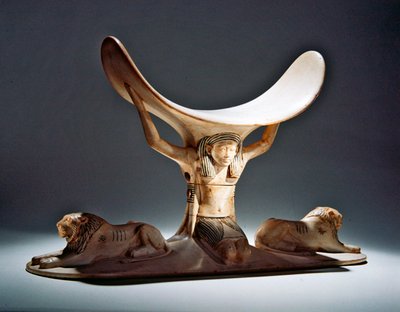مسند الرأس مع شو ، إله الهواء المصري ، من مقبرة توت عنخ آمون ، المملكة الحديثة بواسطة Egyptian 18th Dynasty