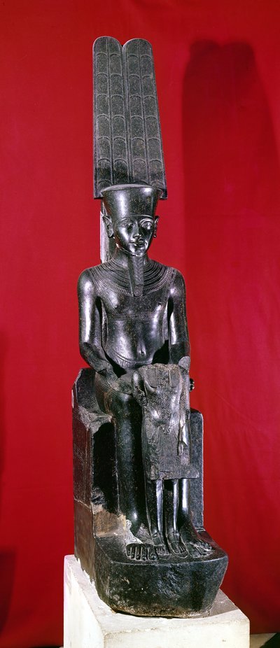 تمثال جالس للإله آمون يحمي توت عنخ آمون ، المملكة الحديثة ، 1336-1327 قبل الميلاد (جرانيت) بواسطة الأسرة الثامنة عشر المصرية