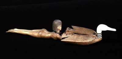 ملعقة بمقبض مسطح على شكل سباح ، مملكة جديدة ، c.1400 قبل الميلاد (الخشب والعاج) (انظر أيضًا 110870) بواسطة الأسرة الثامنة عشر المصرية