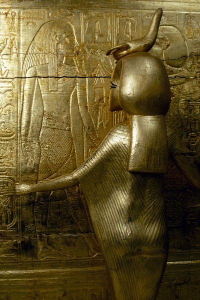 تمثال سلخت ، تفاصيل من مصلى توت عنخ آمون المغطى بالذهب ، من قبر توت عنخ آمون ، الحضارة المصرية ، المملكة الحديثة ، الأسرة الثامنة عشر بواسطة الأسرة الثامنة عشر المصرية