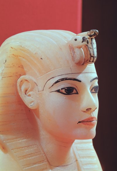 سدادة من واحدة من الجرار الكانوبية ، من قبر توت عنخ آمون (1370-52 قبل الميلاد) المملكة الحديثة (المرمر) بواسطة Egyptian 18th Dynasty