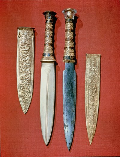 ملوك خنجران ، من مقبرة توت عنخ آمون (1370-52 قبل الميلاد) المملكة الحديثة (ذهب وحديد) بواسطة الأسرة الثامنة عشر المصرية