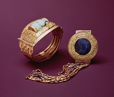 سواران من مقبرة توت عنخ آمون (1370-1352 قبل الميلاد) المملكة الحديثة (ذهب) بواسطة الأسرة الثامنة عشر المصرية