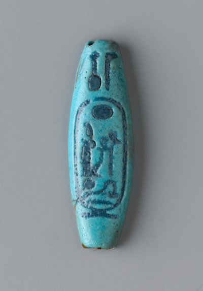 حبة بيضاوية ممدودة ، المملكة الحديثة (القيشاني) بواسطة Egyptian 19th Dynasty