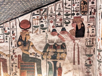 الملكة تقدم مزهريات طقسية (لوحة جدارية) بواسطة الأسرة المصرية التاسعة عشرة