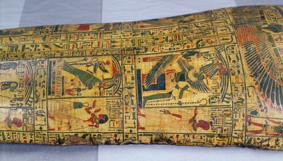 تفاصيل غطاء التابوت الخارجي لمومياء نسيامون ، التي من المحتمل أن تكون موجودة في دير البحري ، المملكة الحديثة ، حوالي 1100 قبل الميلاد (خشب مدهون) بواسطة الأسرة المصرية العشرون
