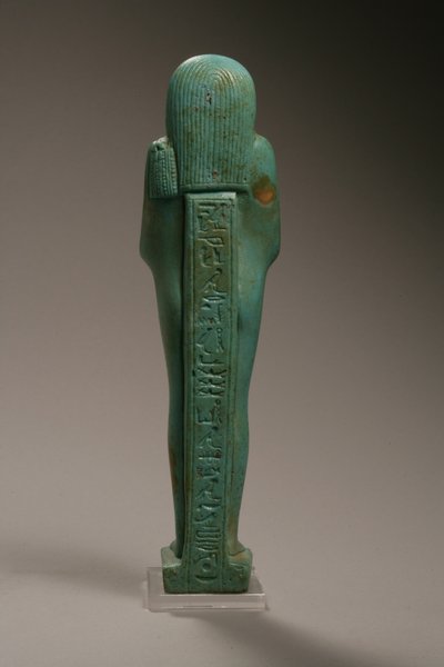 منظر خلفي لشخصية أوشابتي لحكيمصاف ، أميرال الأسطول ، عهد أماسيس ، 570-526 ق.م. (القيشاني) (انظر 270355 للأمام) بواسطة الأسرة المصرية السادسة والعشرون