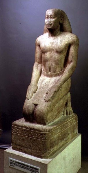 تمثال لنختورب راكع ، فترة سايتي (كوارتزيت) (انظر أيضًا 154085) بواسطة الأسرة المصرية السادسة والعشرون