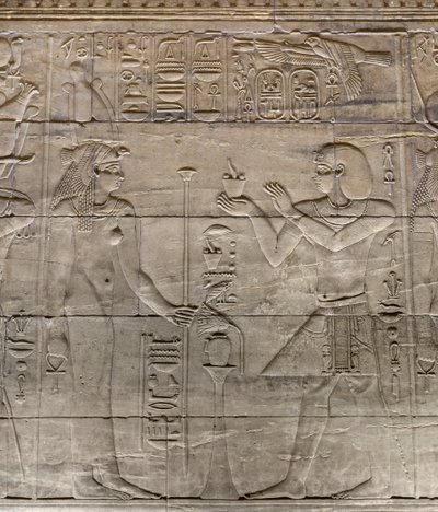 نقوش في الهيكل الداخلي ، معبد فيلة ، أسوان ، مصر بواسطة الأسرة المصرية الثلاثين
