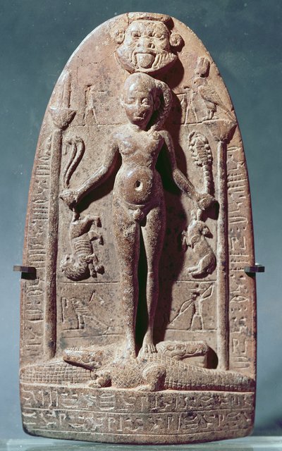 Cippus يصفق حورس كطفل يقف على التماسيح (الجرانيت الوردي) بواسطة Egyptian Ptolemaic Period