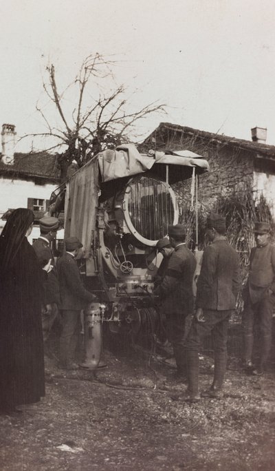 ألبوم الحرب العالمية الأولى في فريولي فينيتسيا جوليا: سيارة كهروضوئية ، 01-04 / 1916 (صورة بالأبيض والأسود) بواسطة ايلينا بيانكونشيني