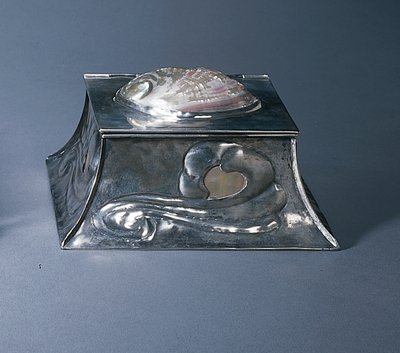 Inkwell (النحاس المطلي بالفضة وعرق اللؤلؤ) بواسطة إليزابيث إيتون بيرتون