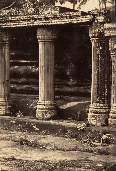 معبد كبير - Esplanade Colonnade ، 1866. بواسطة إميل جسيل