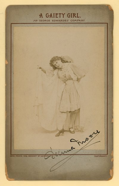 فتاة سعيدة - ديسيما مور بواسطة مصور انجليزى
