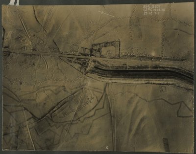 صورة جوية مع خنادق الحرب العالمية الأولى ، 1917 بواسطة مصور انجليزى