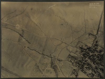 صورة جوية مع خنادق الحرب العالمية الأولى ، 1918 بواسطة مصور انجليزى