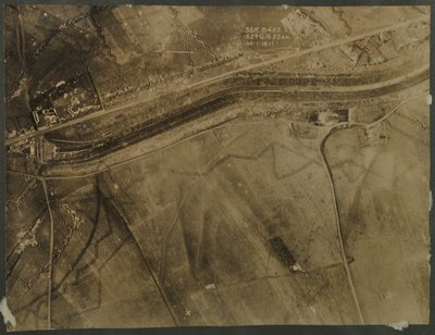 صورة جوية مع خنادق الحرب العالمية الأولى ، 1918 بواسطة مصور انجليزى