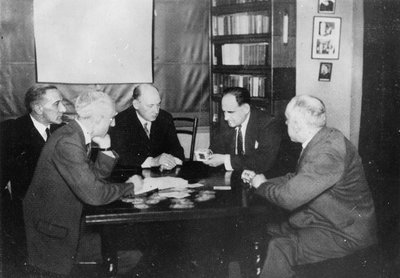 تجربة في التخاطر ، مكتبة هاري برايس ، 1933 بواسطة مصور انجليزى