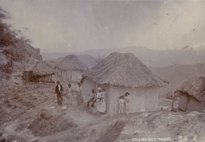 قرية بربادوس على جانب تل ، 1880 بواسطة مصور انجليزى
