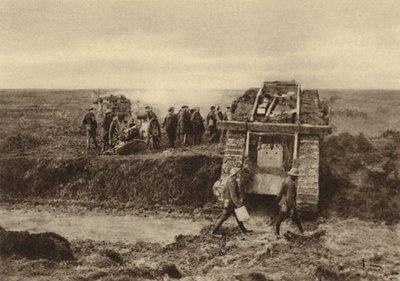 British tank squadron passing artillery positions at Graincourt on their way to attack Bourlon Wood, Battle of Cambrai, France, World War I, November 1917 (b/w photo) بواسطة مصور انجليزى