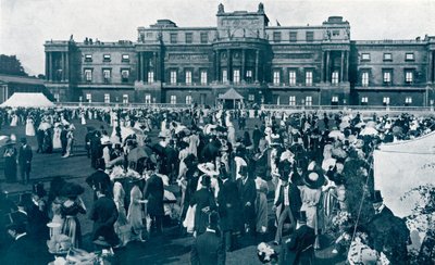 حزب حديقة قصر باكنغهام ، 1911 بواسطة مصور انجليزى
