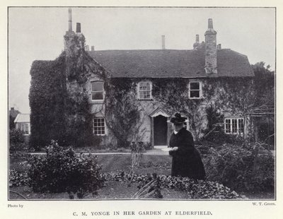 C M Yonge في حديقتها في Elderfield (b / w photo) بواسطة مصور انجليزى