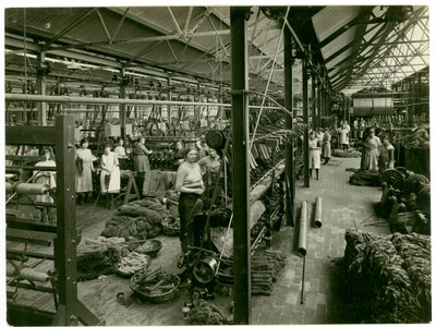 لف تشينيل ، مصنع سجاد ، 1923 بواسطة مصور انجليزى