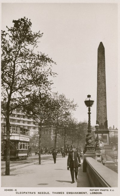 Cleopatras Needle، Thames Embankment، London بواسطة مصور انجليزى