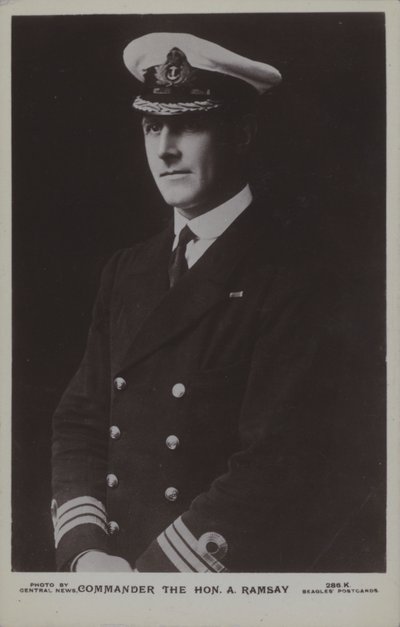 Commander The Hon A Ramsay (b/w photo) بواسطة مصور انجليزى