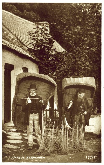 الصيادون Coracle (صورة b / w) بواسطة مصور انجليزى