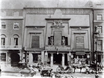 القاعة المصرية ، بيكاديللي 1895 بواسطة مصور انجليزى