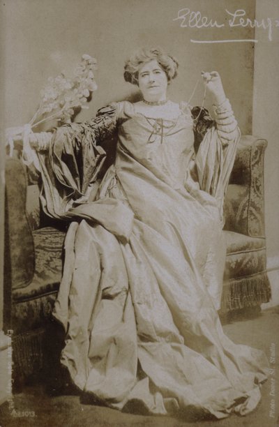 Ellen Terry (b/w photo) بواسطة مصور انجليزى
