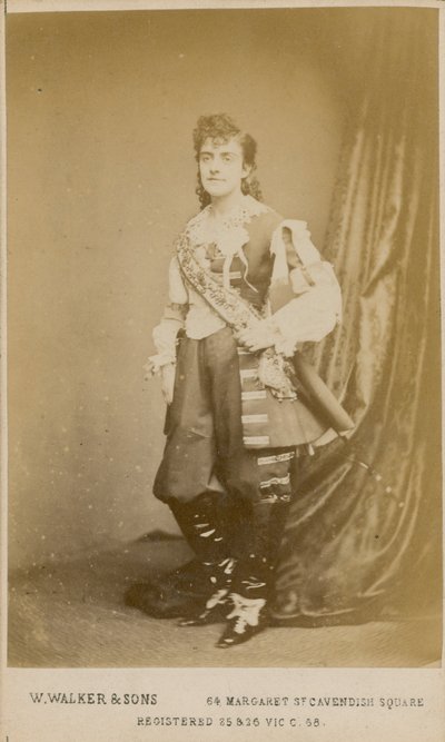 فاني جوزيف بواسطة English Photographer