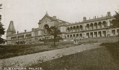 منظر عام لقصر الكسندرا بواسطة مصور انجليزى
