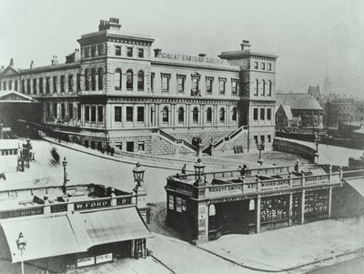 المحطة الشرقية الكبرى في بيشوبس جيت: الخارج ، 1862 بواسطة مصور انجليزى