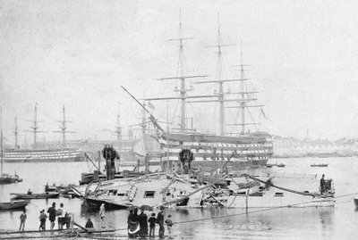 انتصار HMS في ميناء بورتسموث ، حوالي عام 1870 (صورة b / w) بواسطة مصور انجليزى