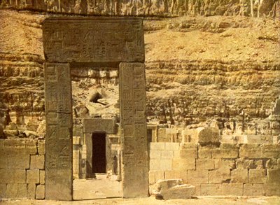 قدس الأقداس في معبد البحري ، مصر. بواسطة مصور انجليزى