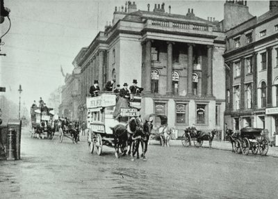 حافلات الخيول في مكان واترلو 1895 بواسطة مصور انجليزى