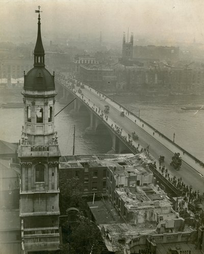 جسر لندن ، 18 أغسطس 1920 بواسطة مصور انجليزى