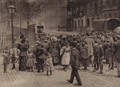 لندن: Punch and Judy Show (b / w photo) بواسطة مصور انجليزى