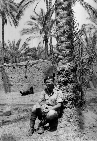 لويس كوهين ، من ألبوم أعده الرائد WHJ Sale ، 1943 بواسطة مصور انجليزى