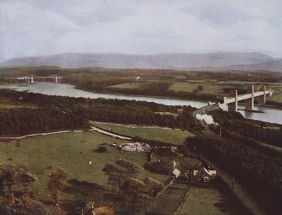 مضيق Menai من عمود Anglesey بواسطة مصور انجليزى