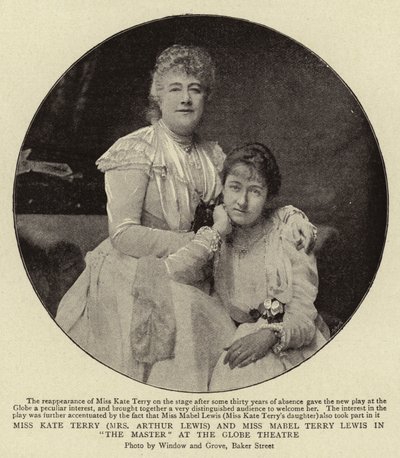 Miss Kate Terry (السيدة Arthur Lewis) و Miss Mabel Terry Lewis في The Master at the Globe Theatre بواسطة مصور انجليزى