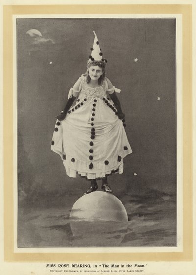 ملكة جمال روز ديرينج في فيلم The Man in the Moon بواسطة مصور انجليزى