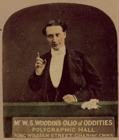 السيد WS Woodins Olio من الشذوذ بواسطة مصور انجليزى