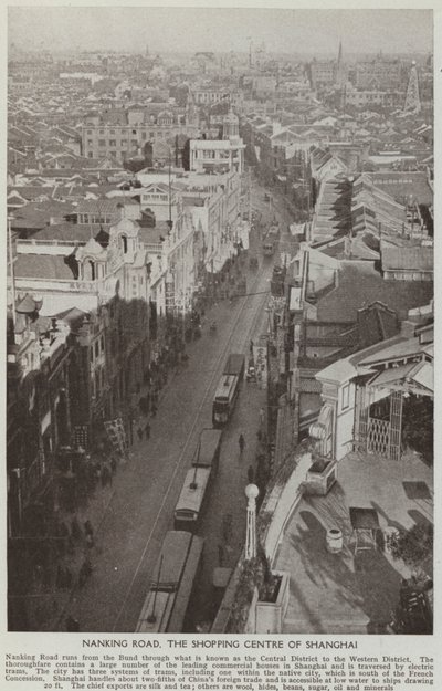 طريق نانكينج ، مركز التسوق في شنغهاي (صورة b / w) بواسطة مصور انجليزى