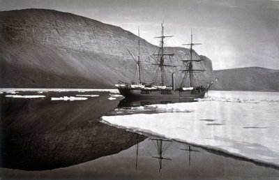 North Pole: Stopped by the ice off cape Prescott - in “” Narrative of a voyage to the Polar See during 1875-76””, G.S. Nares, ed. London بواسطة مصور انجليزى