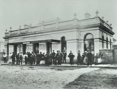 محطة بوابة نوتينغ هيل: خارج سكة حديد متروبوليتان ، 1868 بواسطة مصور انجليزى